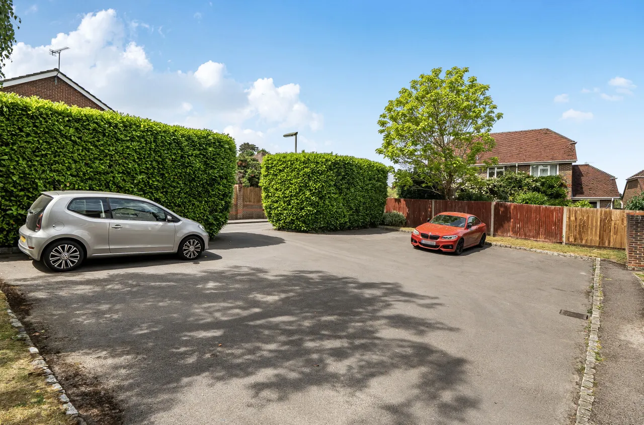 Alsford Close, Lightwater, Surrey, GU18 5LF, photo 11