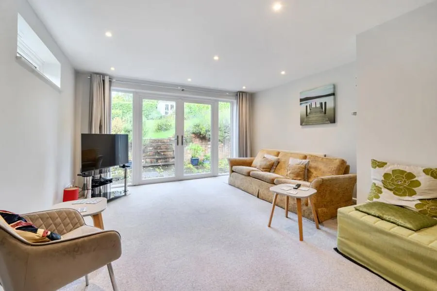 Westover Road, High Wycombe, HP13, photo 3