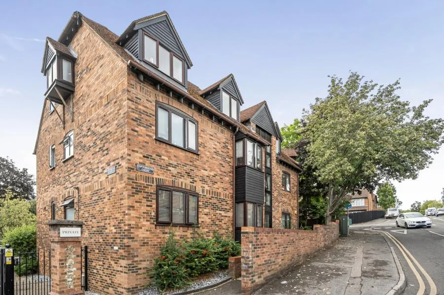 2 bed flat for sale, Copyground Lane, High Wycombe, HP12