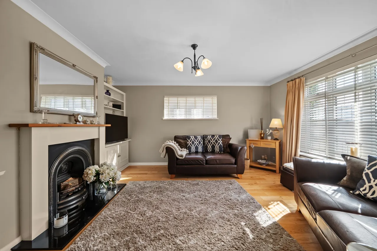 Rosefield Gardens, Ottershaw, KT16, photo 3