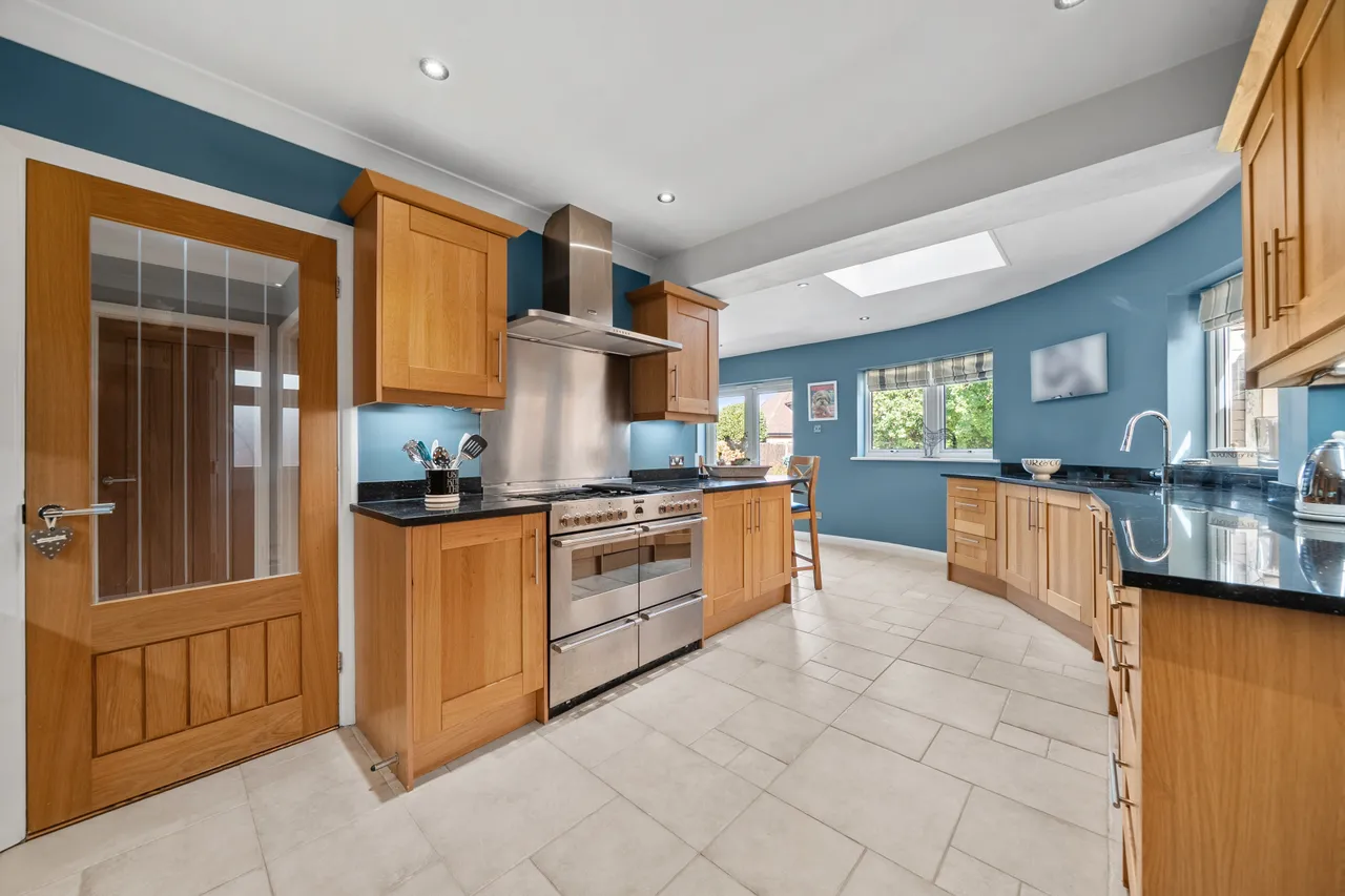 Rosefield Gardens, Ottershaw, KT16, photo 4