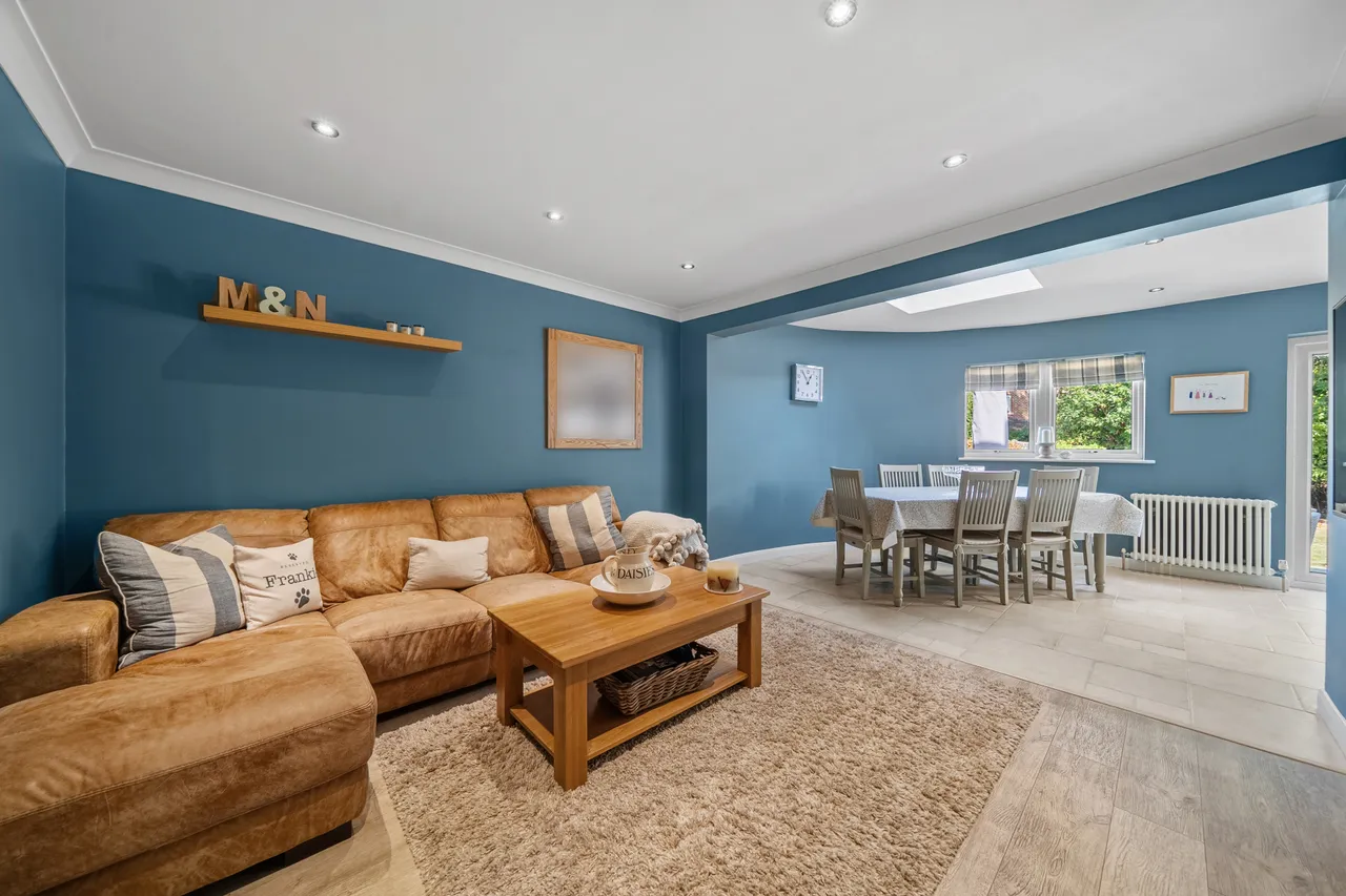 Rosefield Gardens, Ottershaw, KT16, photo 2