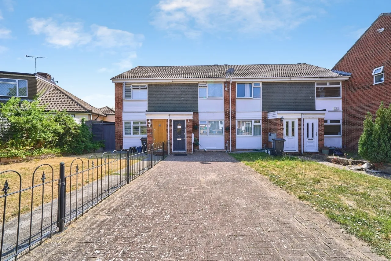 2 bed house for sale — Pintail Road, Woodford Green, IG8