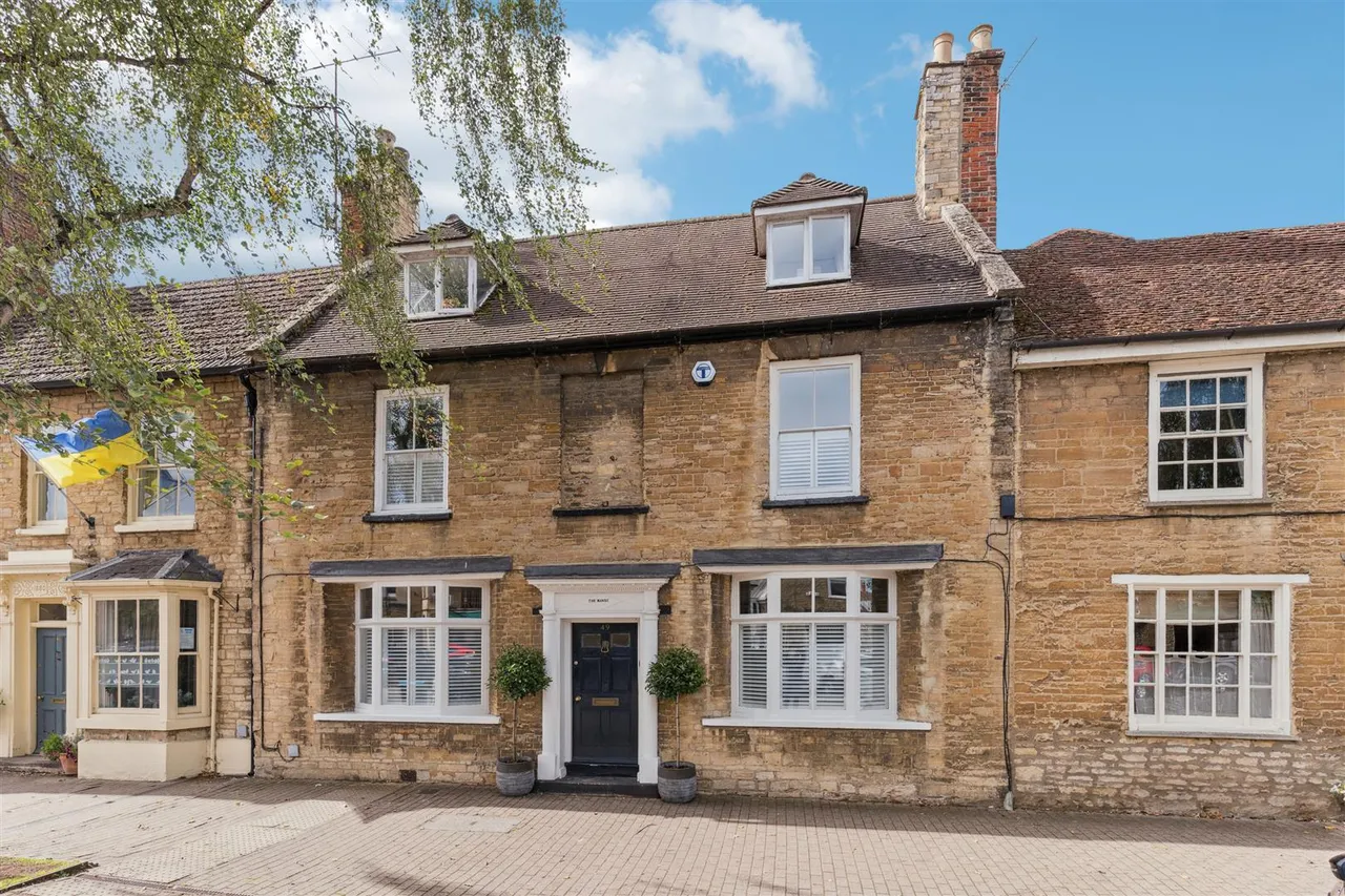 7 bed house for sale, High Street, Olney