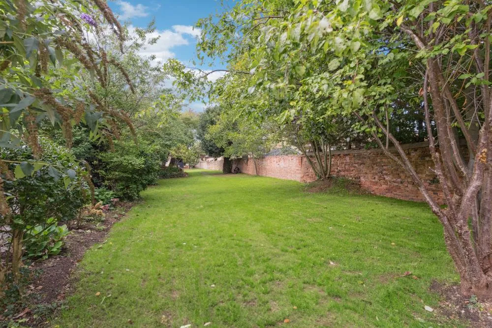 High Street, Olney, photo 10