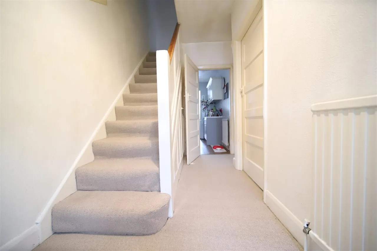 Chaucer Close, London N11 1AU, photo 2