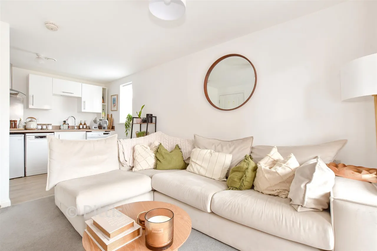 Albert Way, East Cowes, PO32, photo 4