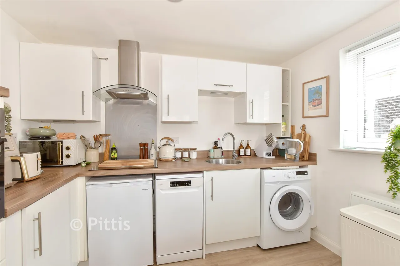 Albert Way, East Cowes, PO32, photo 5