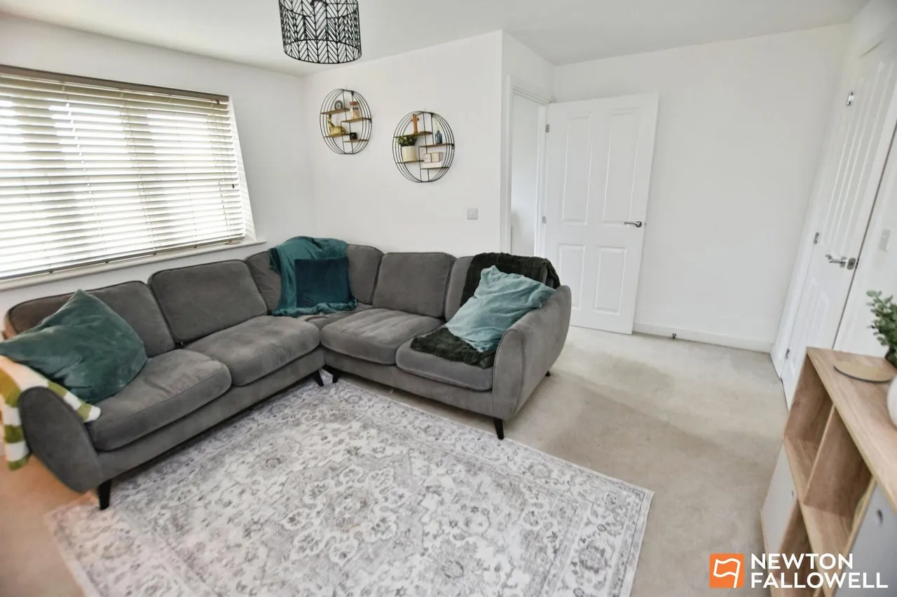 Buzzard Way, East Leake, LE12, photo 5