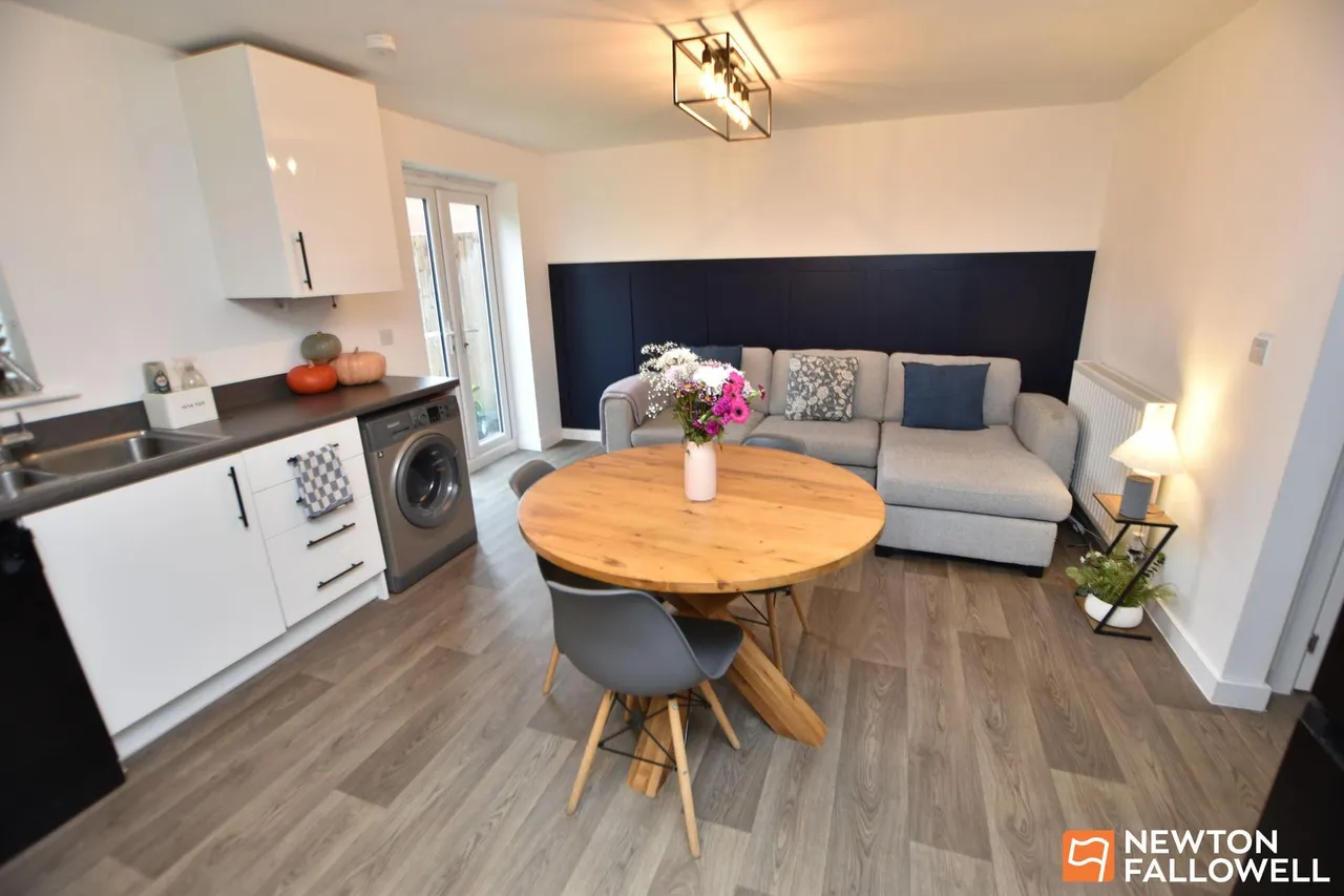 Buzzard Way, East Leake, LE12, photo 2