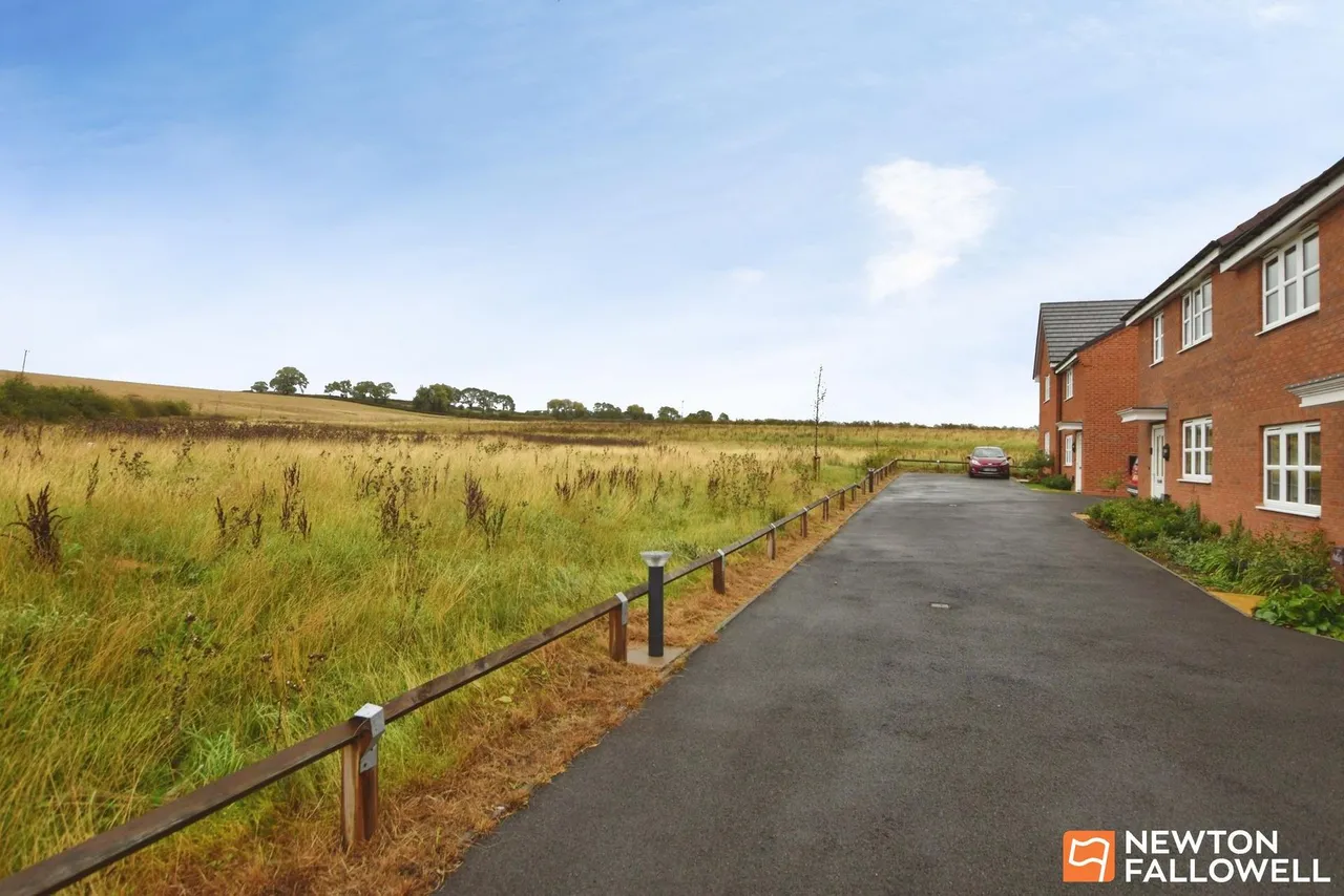 Buzzard Way, East Leake, LE12, photo 20