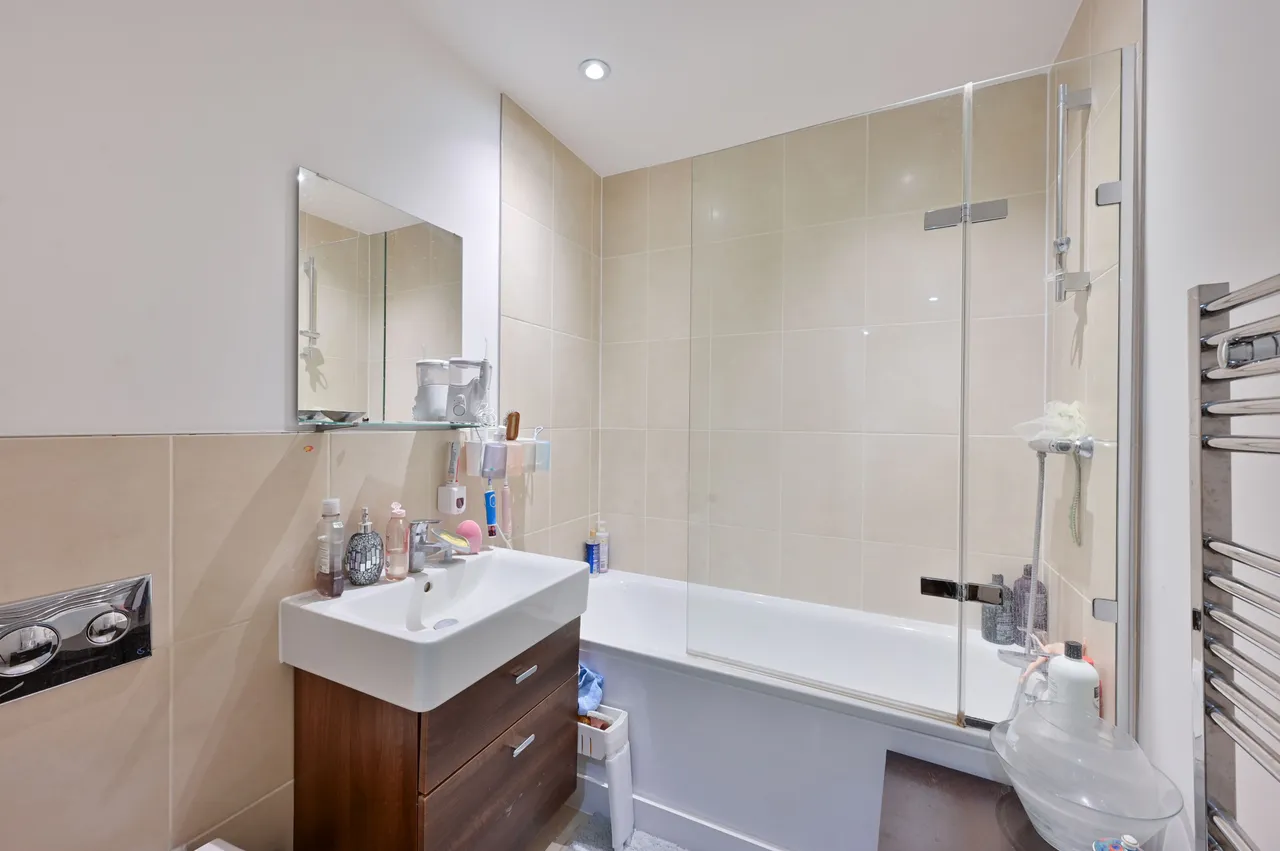 24 Avershaw House, 1 Chartfield Avenue, London, photo 7