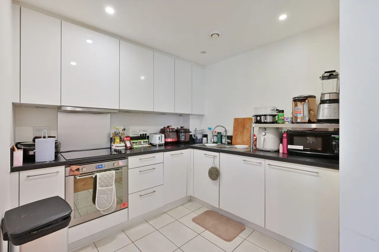 24 Avershaw House, 1 Chartfield Avenue, London, photo 4