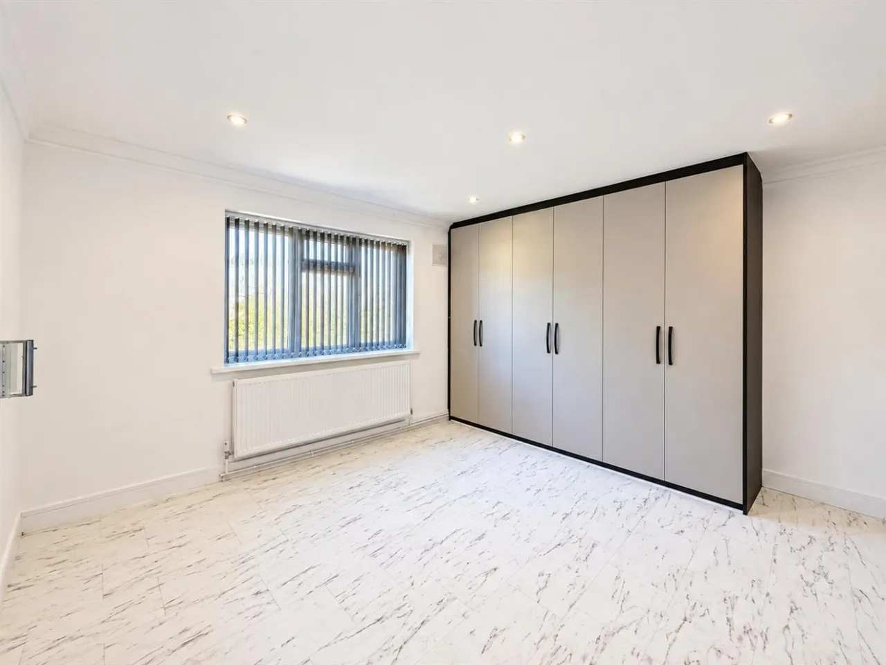 bed Apartment For SaleMark Close, Southall, UB1, photo 6