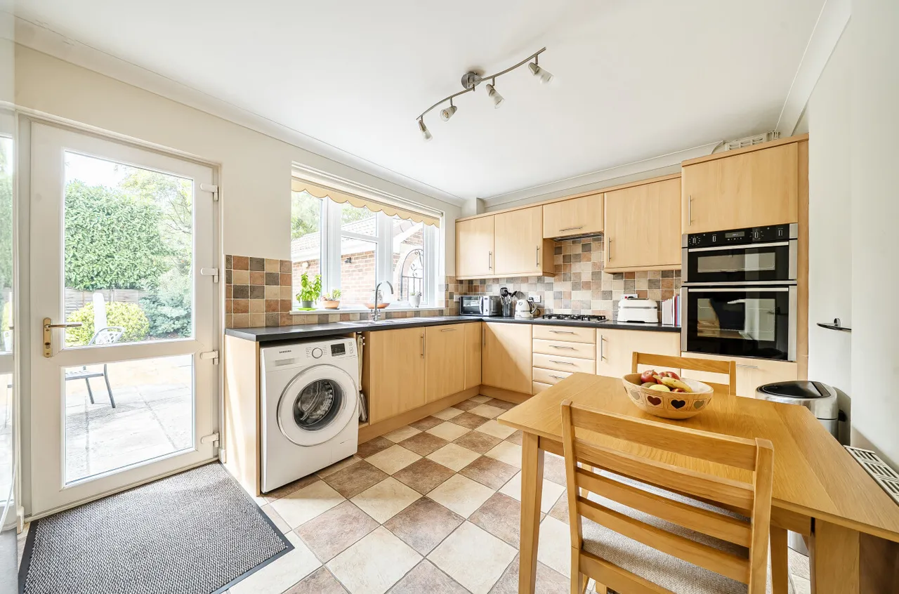 Hocombe Drive, Chandler's Ford, SO53, photo 3