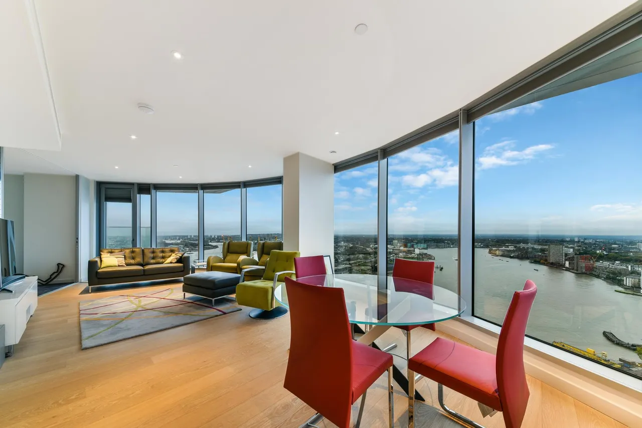 3 bed flat for sale, Biscayne Avenue, London, E14