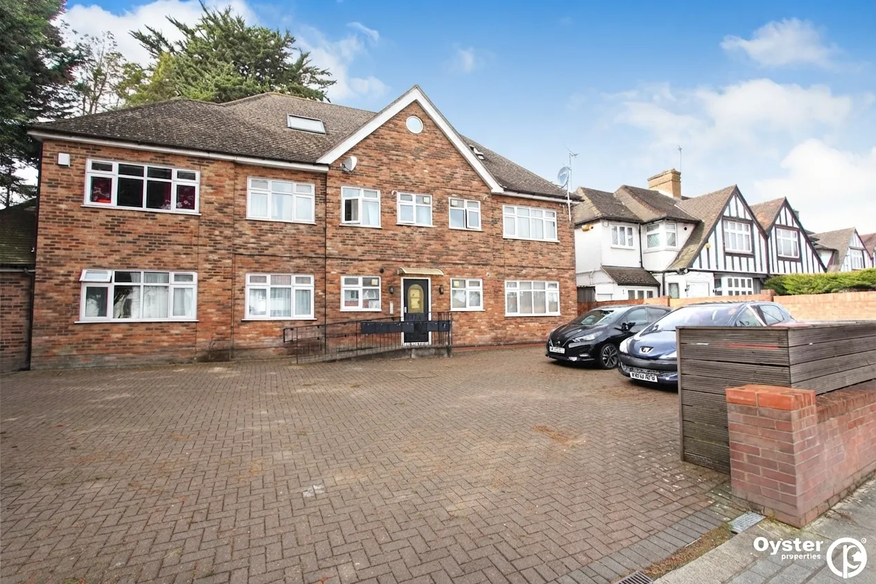 2 bed flat to rent, Edgwarebury Lane, Edgware, HA8
