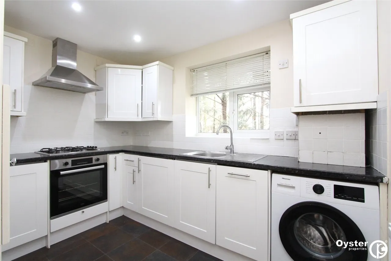 Edgwarebury Lane, Edgware, HA8, photo 2