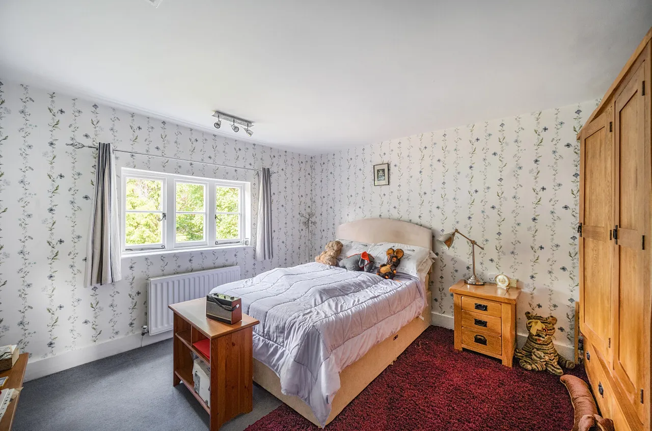 London Road, East Grinstead, West Sussex, RH19 1PH, photo 9