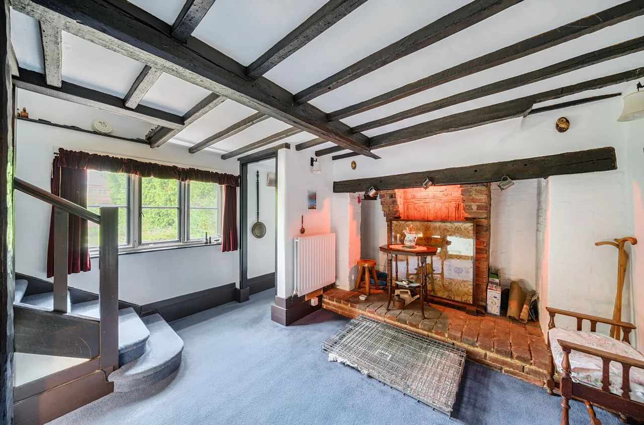 London Road, East Grinstead, West Sussex, RH19 1PH, photo 2