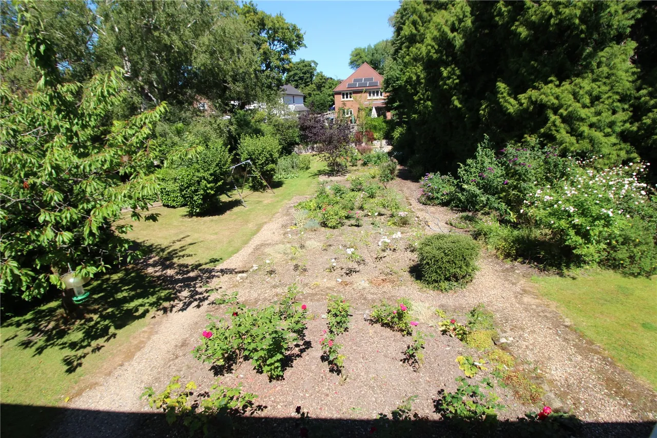 London Road, East Grinstead, West Sussex, RH19 1PH, photo 20