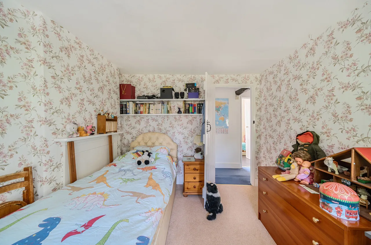 London Road, East Grinstead, West Sussex, RH19 1PH, photo 10