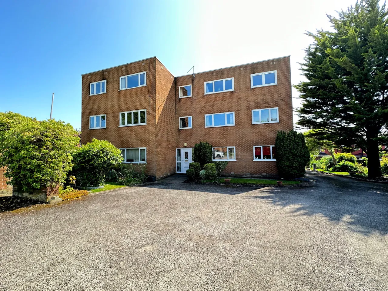 2 bed flat to rent — Medlar Gate, Derby Road, Wesham, Lancashire, PR4 3AJ
