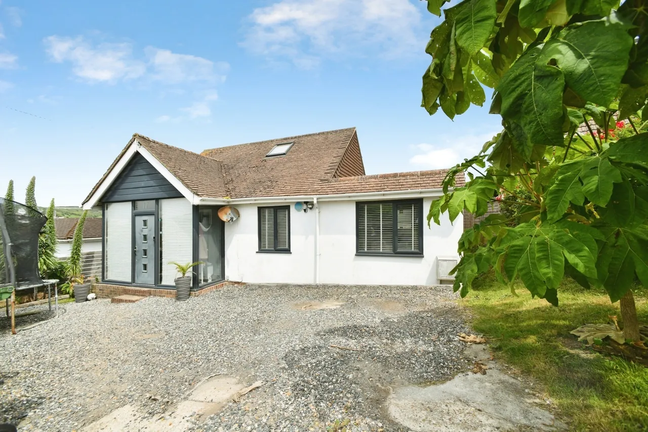4 bed property for sale, Mount Drive, Saltdean, BN2