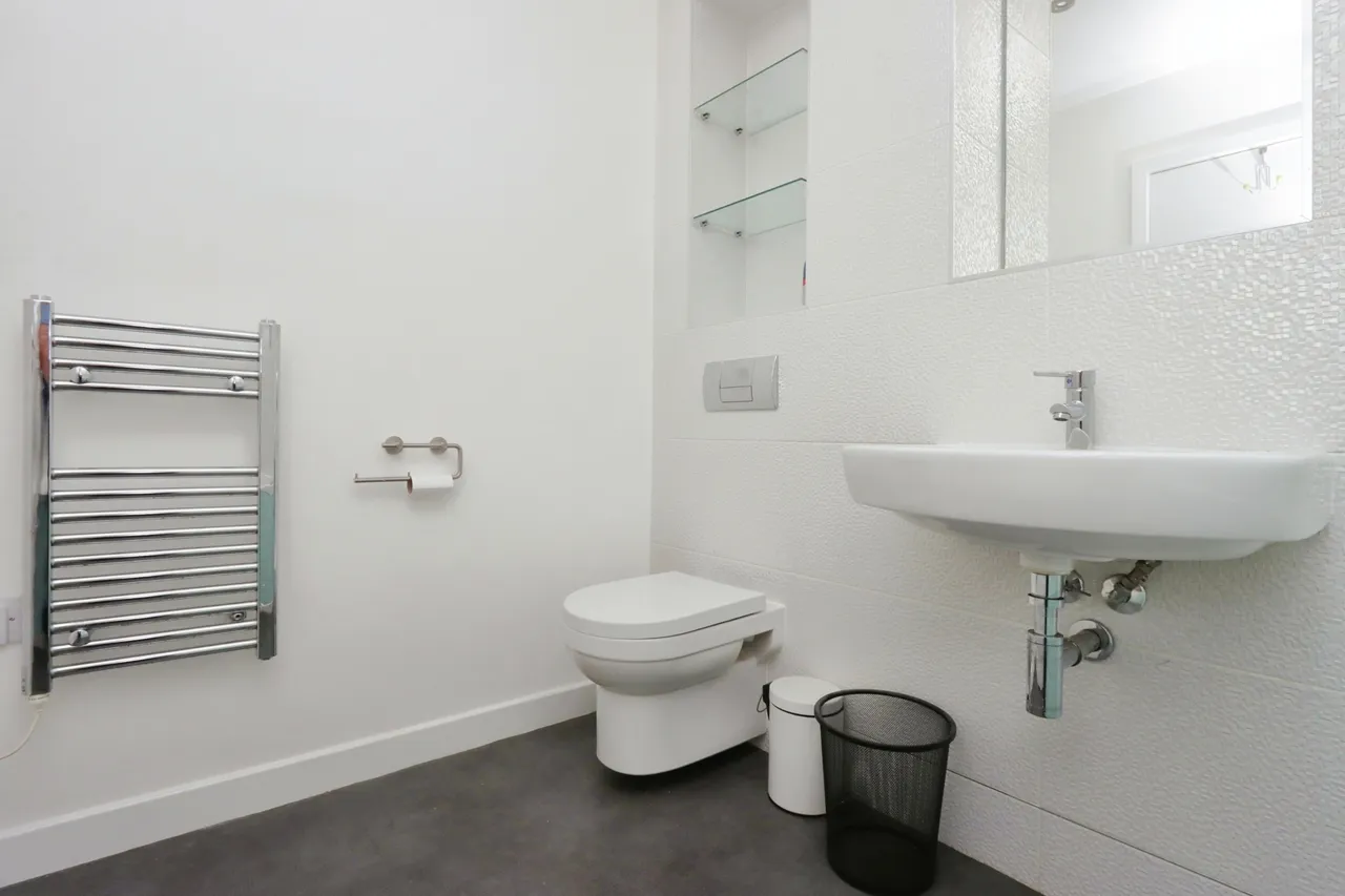 Woodseats Road, Sheffield, South Yorkshire, S8, photo 13