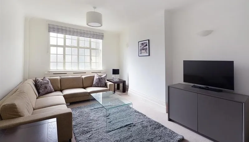 5 bed flat to rent — Park Road, London