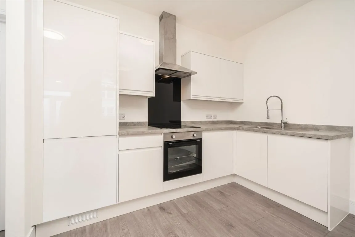 2 bed property for sale, Berrymead Gardens, W3