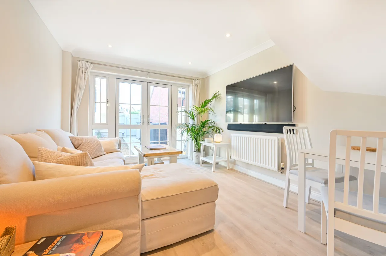 3 bed house to rent, West Byfleet, KT14