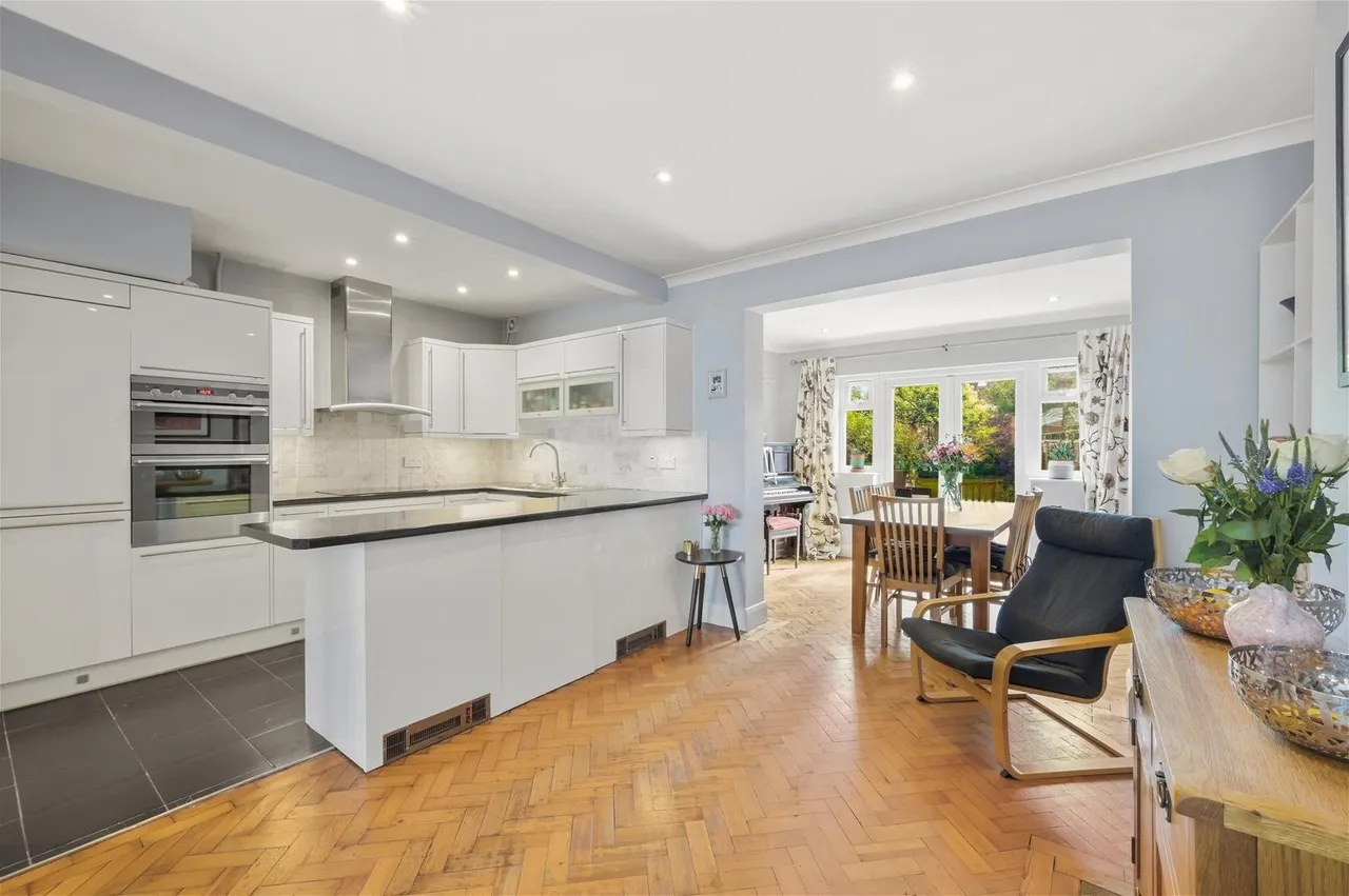Myrtle Grove, New Malden, Surrey KT3 3LF, photo 4