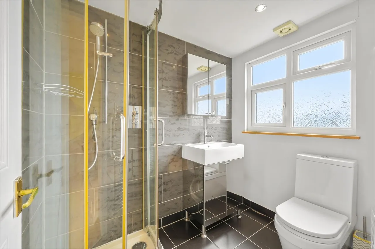 Myrtle Grove, New Malden, Surrey KT3 3LF, photo 11