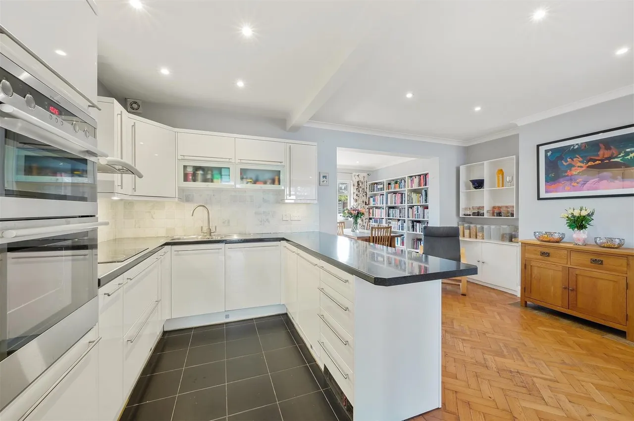 Myrtle Grove, New Malden, Surrey KT3 3LF, photo 6