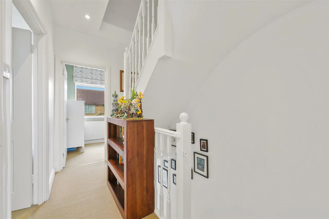 Myrtle Grove, New Malden, Surrey KT3 3LF, photo 12