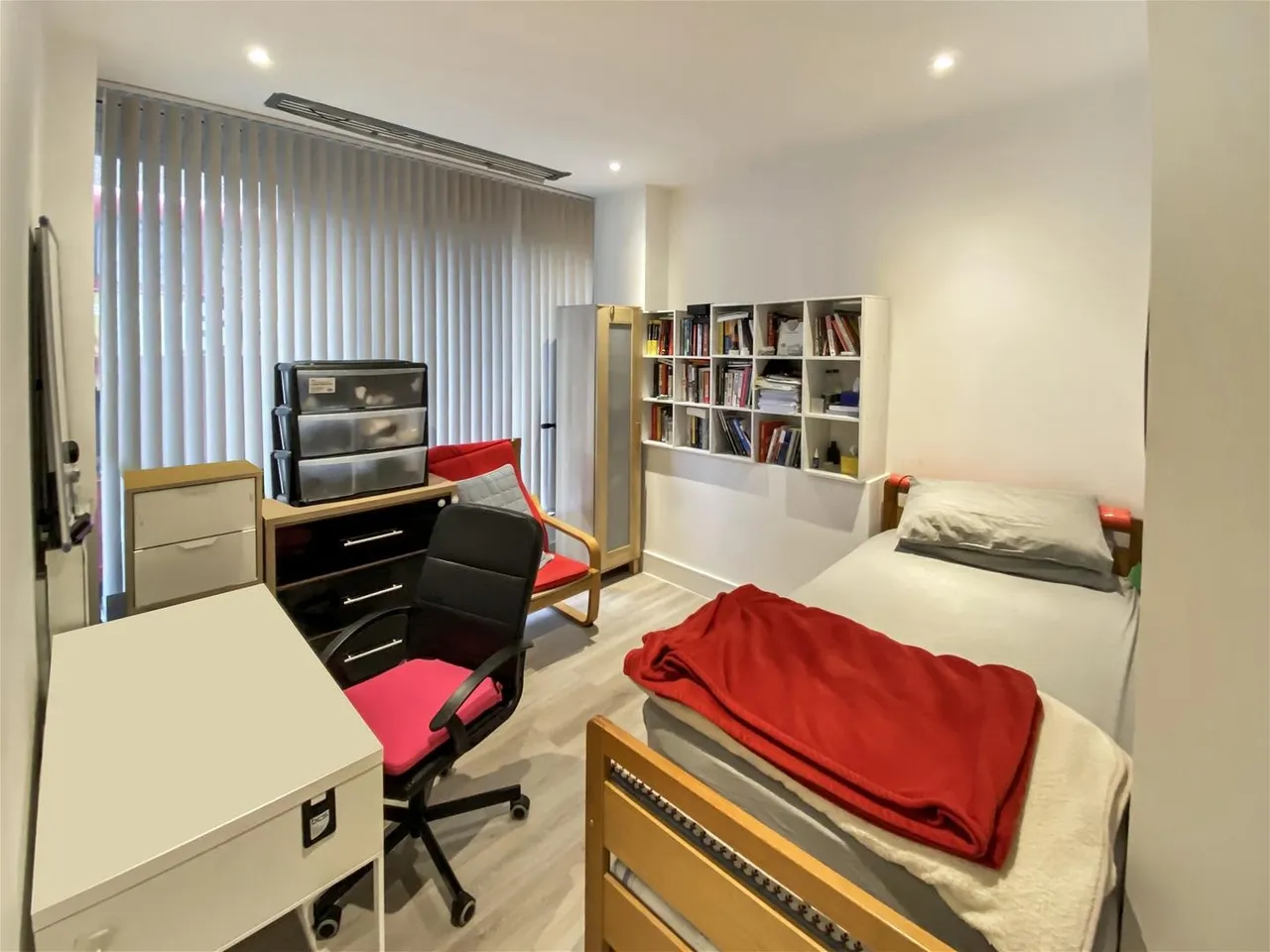 Staines Road, Hounslow, photo 5