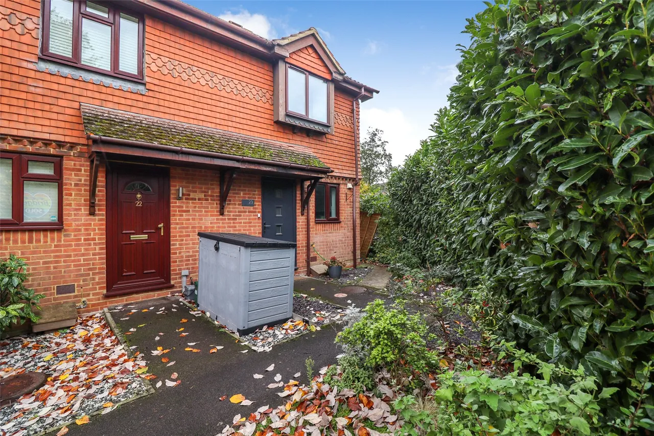 2 bed house for sale — Sepen Meade, Church Crookham, Fleet, Hampshire, GU52 0YS