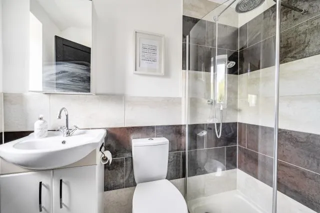 Sorrel Drive, Lightwater, GU18, photo 19