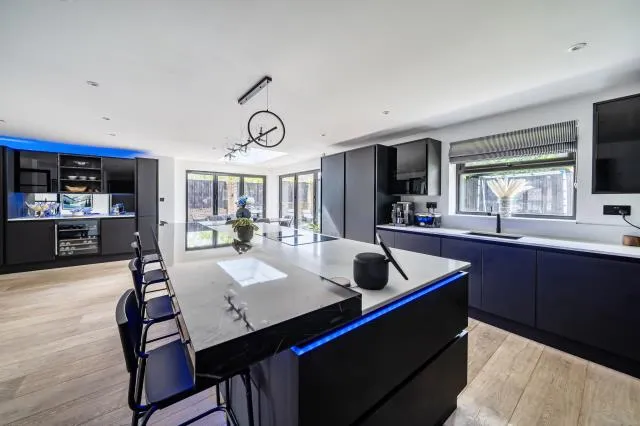 Sorrel Drive, Lightwater, GU18, photo 3