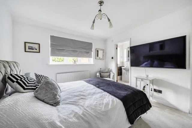 Sorrel Drive, Lightwater, GU18, photo 16