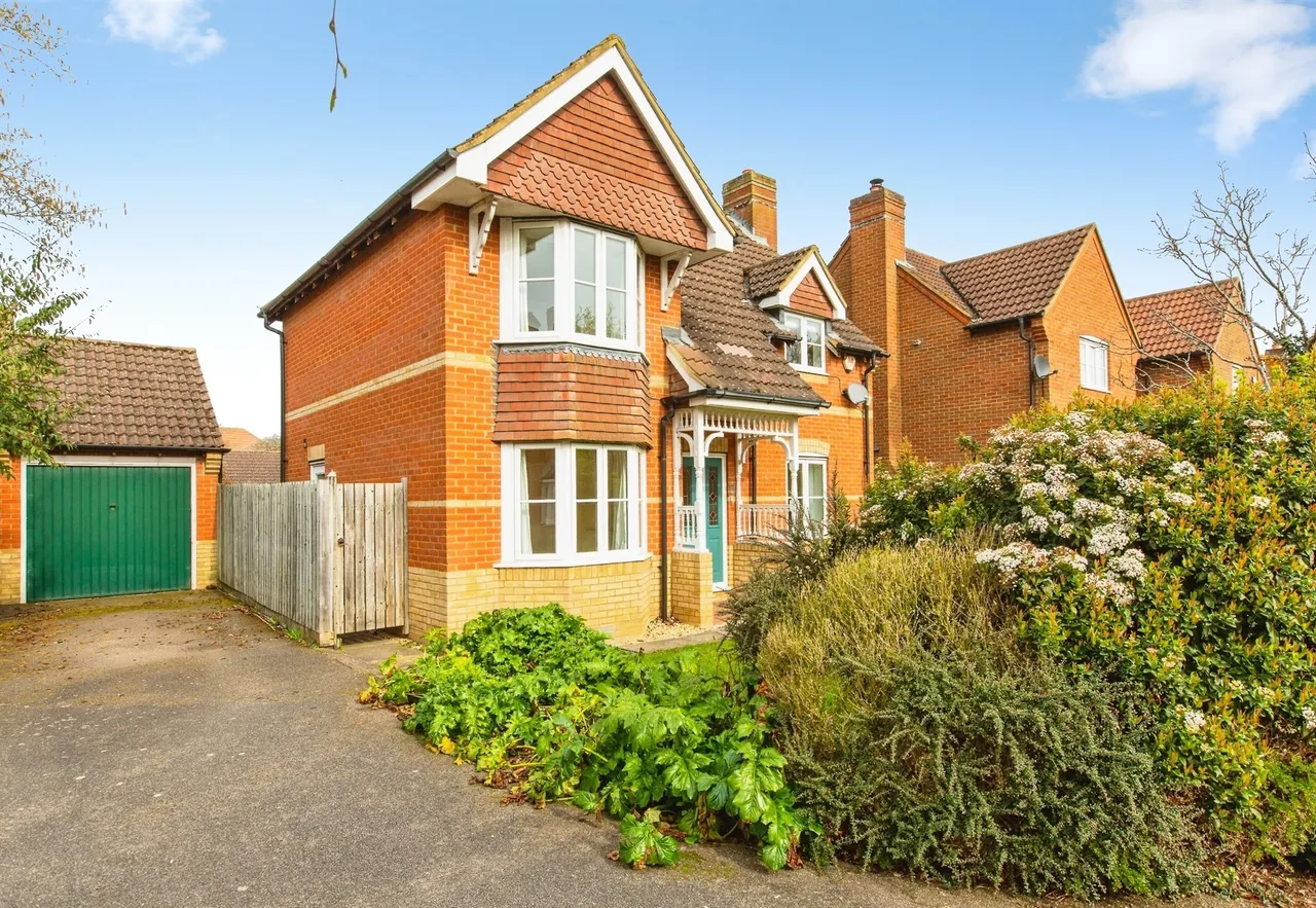 3 bed house for sale — Alder Drive, Great Cambourne, Cambridge