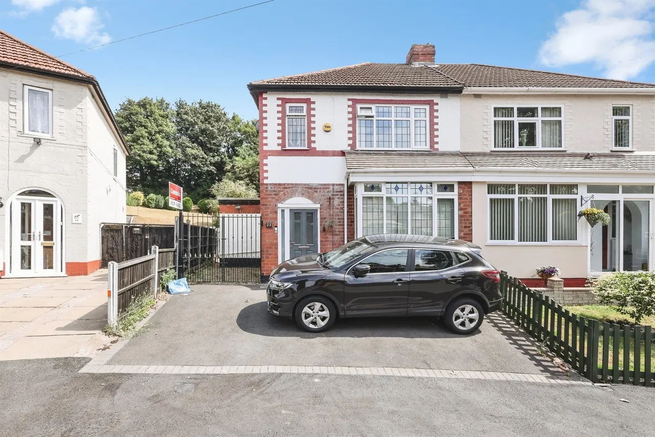 3 bed house for sale — Blackberry Lane, Rowley Regis