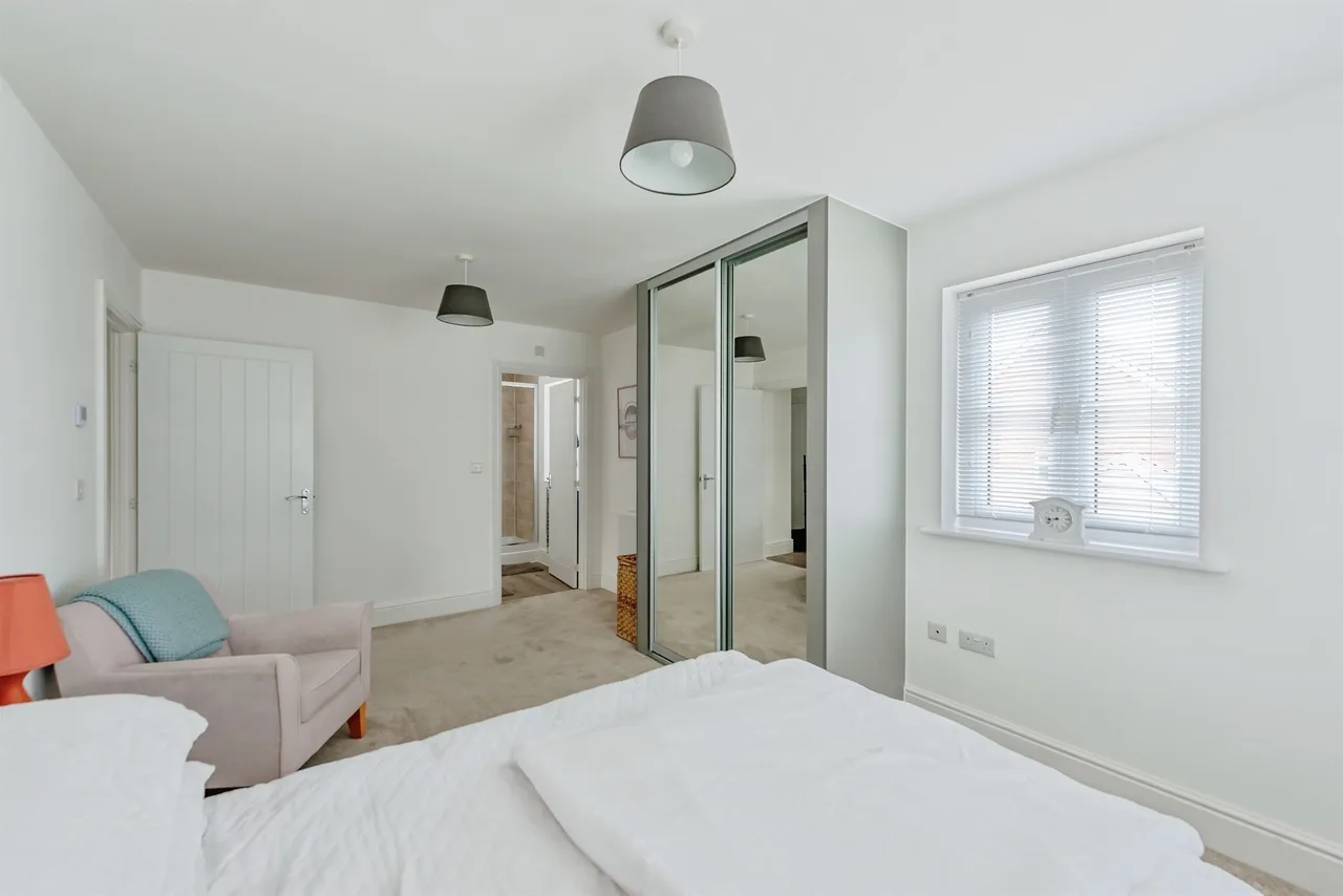 Hoadley Road, Horley, RH6, photo 5