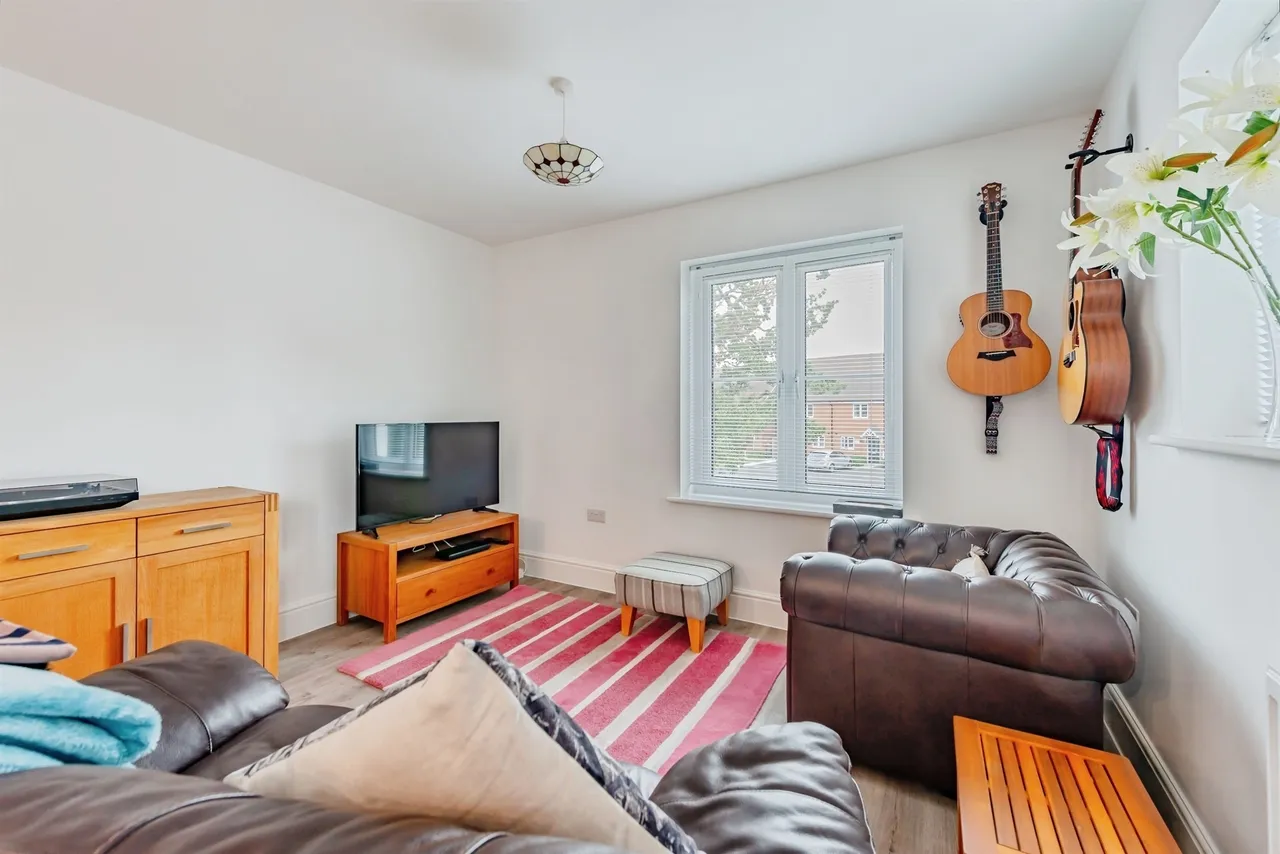 Hoadley Road, Horley, RH6, photo 4