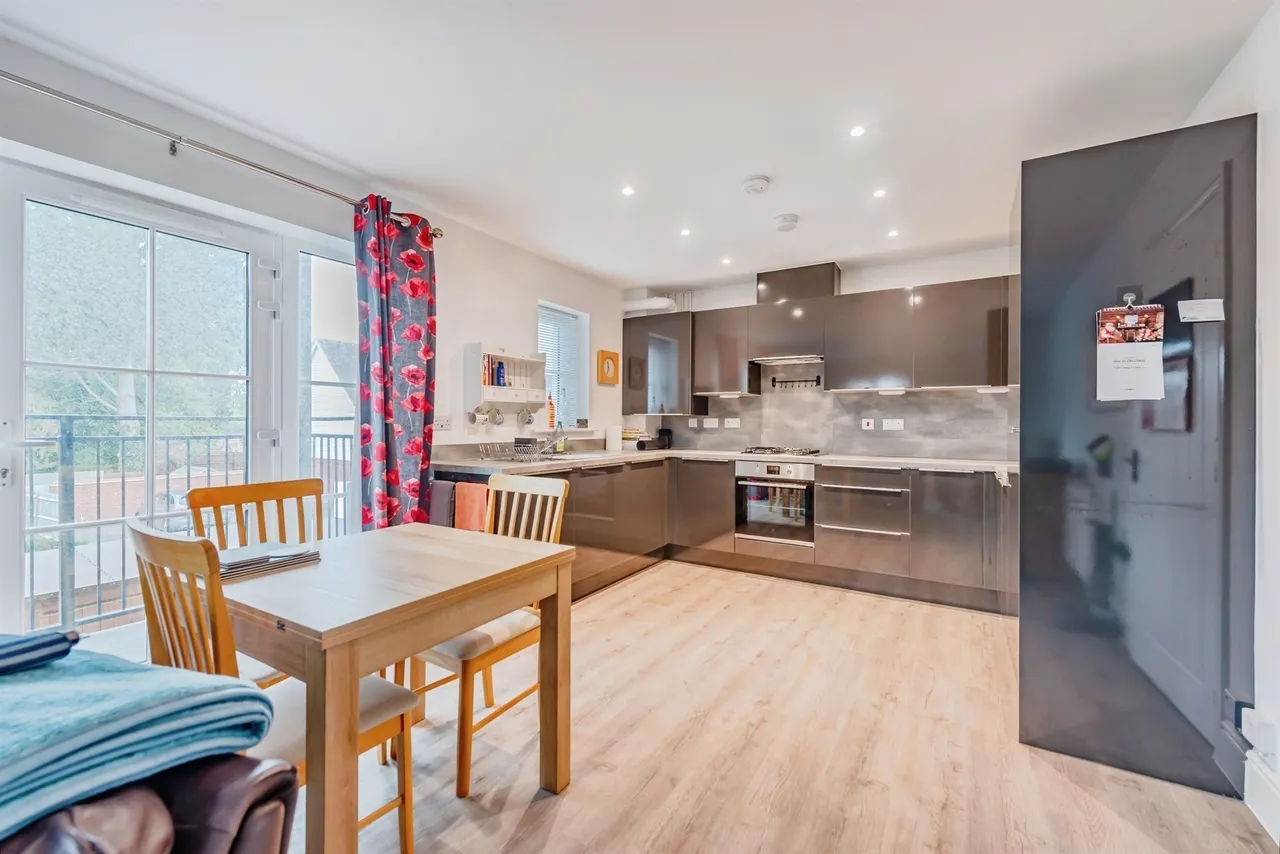 Hoadley Road, Horley, RH6, photo 2