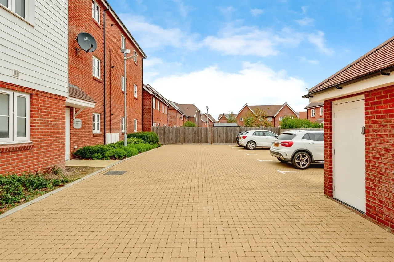 Hoadley Road, Horley, RH6, photo 11