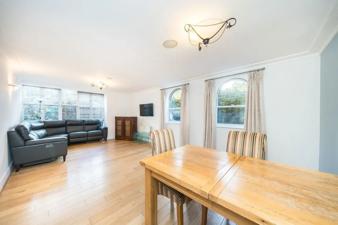 2 bed flat to rent, Keble Place, Barnes