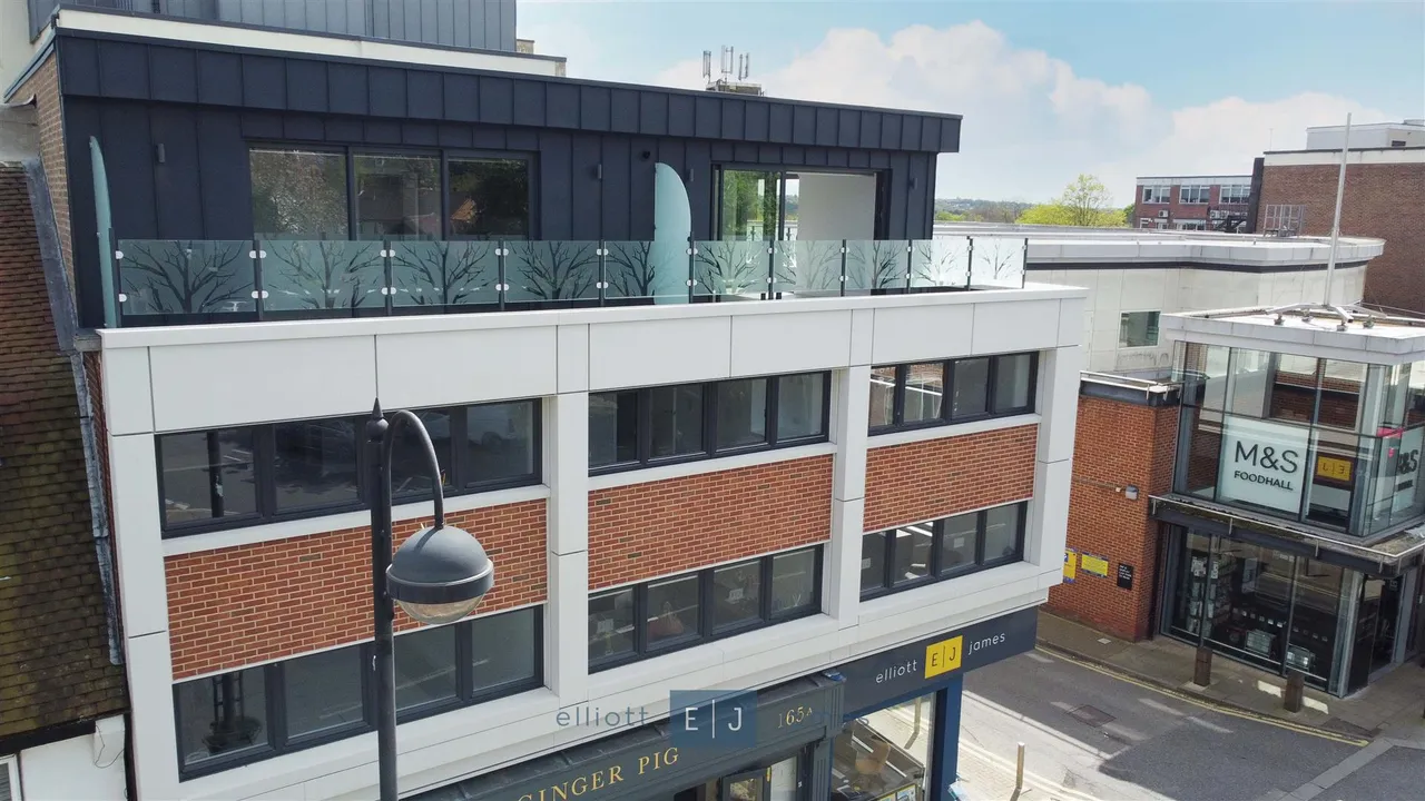 1 bed flat to rent, High Road, Loughton, IG10