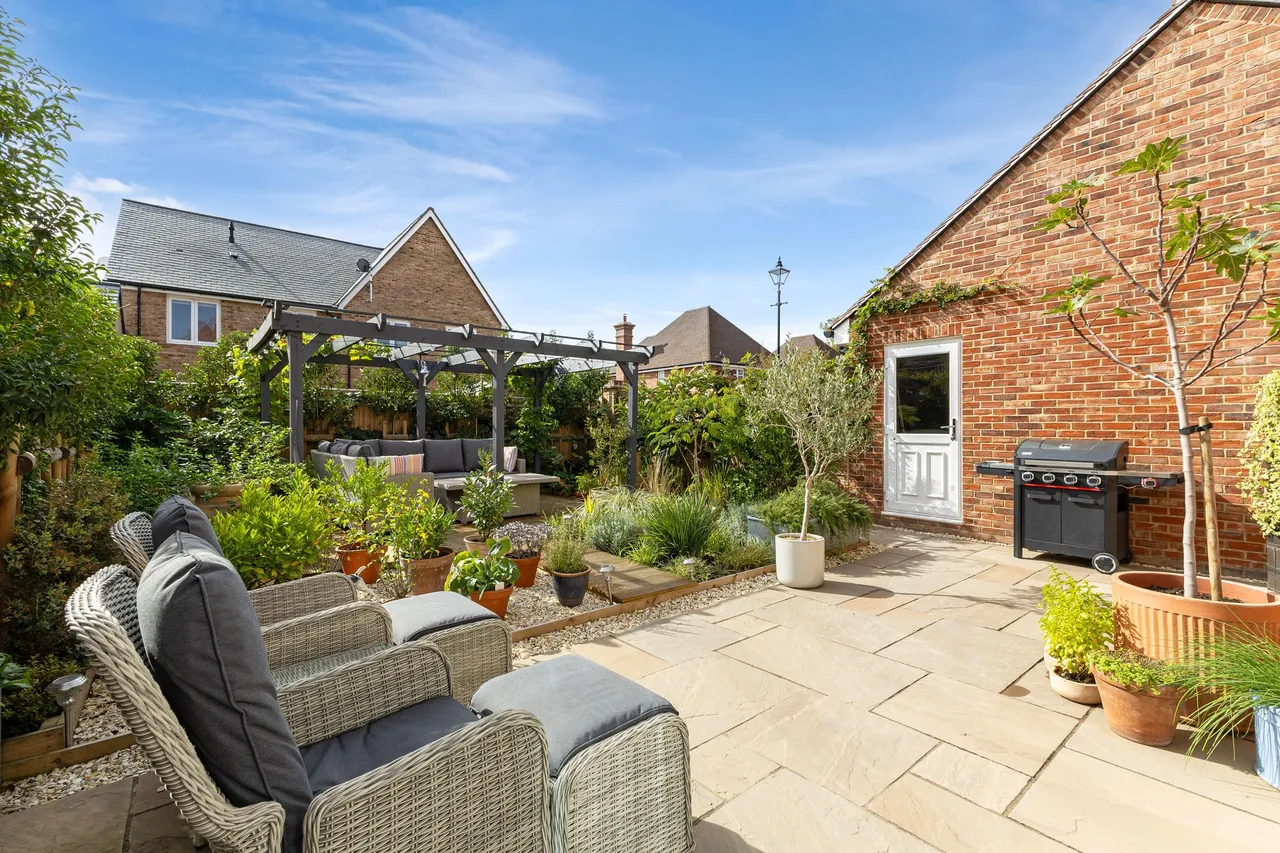 Beagle Lane, Cranleigh, GU6, photo 17